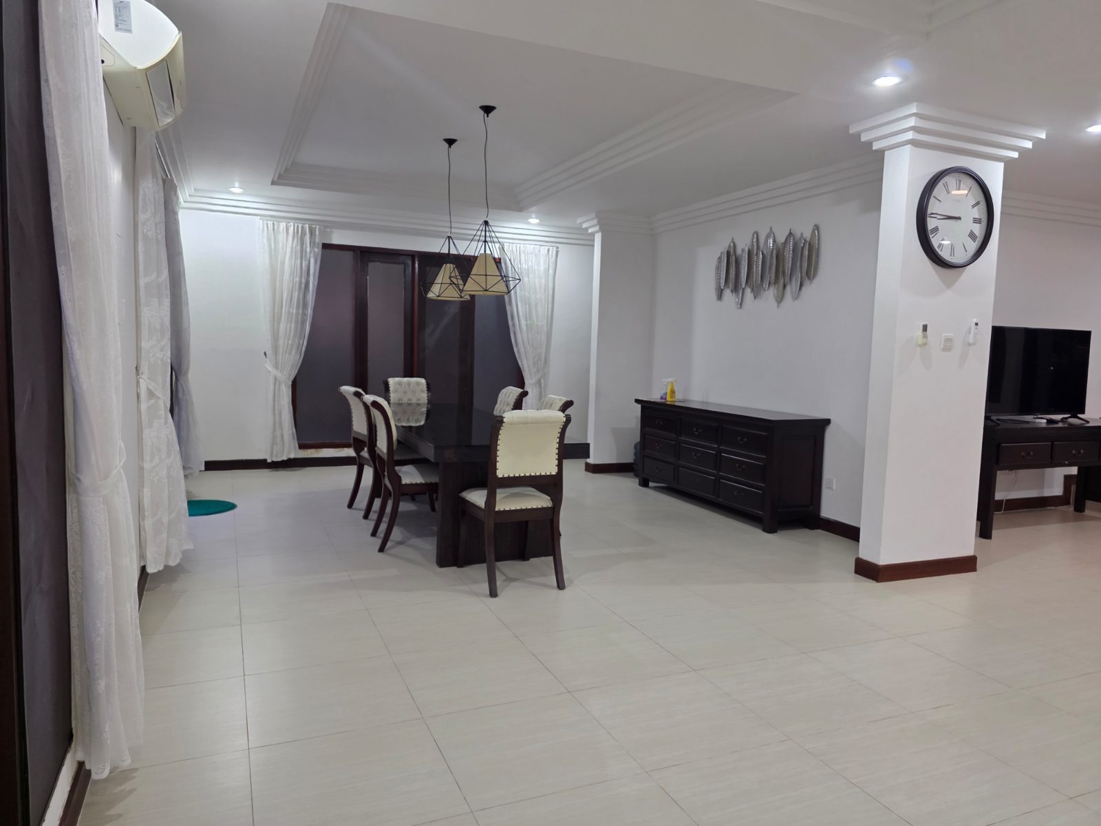 Villa Panbil Batam full kitchen and dining area